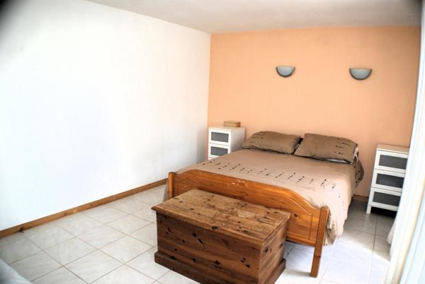 Maison en pierre de plain pied 3 chambres, garage terrain