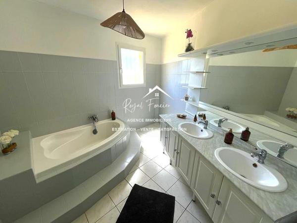 Maison plain-pied avec piscine