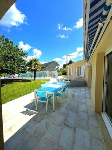 Maison plain-pied avec piscine