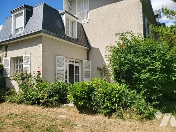 Maison à Vendre à Guéret (23000) en Creuse (23)comprenant : 
-	Au rez-de-chaussée : entrée/cou...