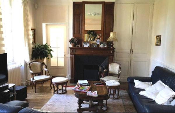 Maison à Vendre à Guéret (23000) en Creuse (23)comprenant : 
-	Au rez-de-chaussée : entrée/cou...