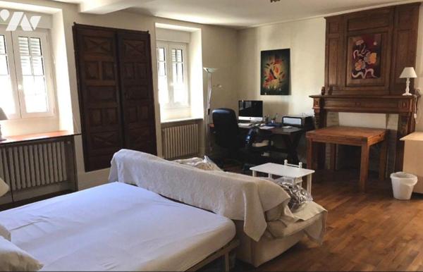 Maison à Vendre à Guéret (23000) en Creuse (23)comprenant : 
-	Au rez-de-chaussée : entrée/cou...