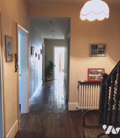 Maison à Vendre à Guéret (23000) en Creuse (23)comprenant : 
-	Au rez-de-chaussée : entrée/cou...