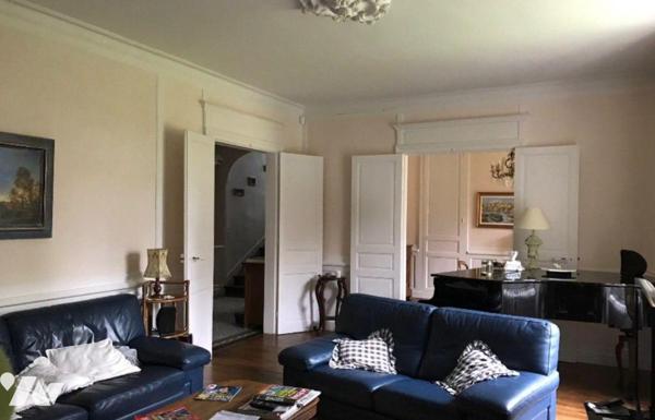 Maison à Vendre à Guéret (23000) en Creuse (23)comprenant : 
-	Au rez-de-chaussée : entrée/cou...