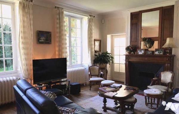 Maison à Vendre à Guéret (23000) en Creuse (23)comprenant : 
-	Au rez-de-chaussée : entrée/cou...