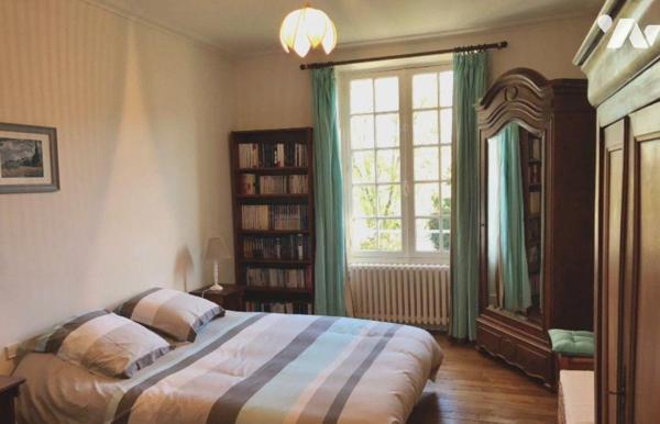 Maison à Vendre à Guéret (23000) en Creuse (23)comprenant : 
-	Au rez-de-chaussée : entrée/cou...