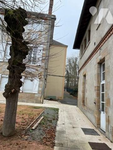 IMPORTANT ENSEMBLE IMMOBILIER - ALLIER - 03160