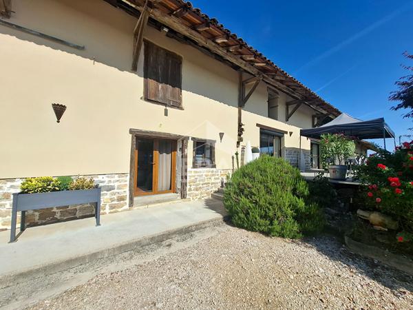 Ferme rénovée sur 1,8ha de terrain clos, dans bel environnement avec dépendances