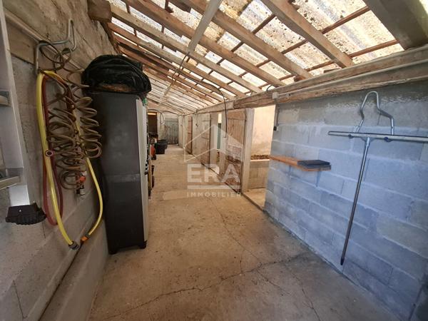 Ferme rénovée sur 1,8ha de terrain clos, dans bel environnement avec dépendances
