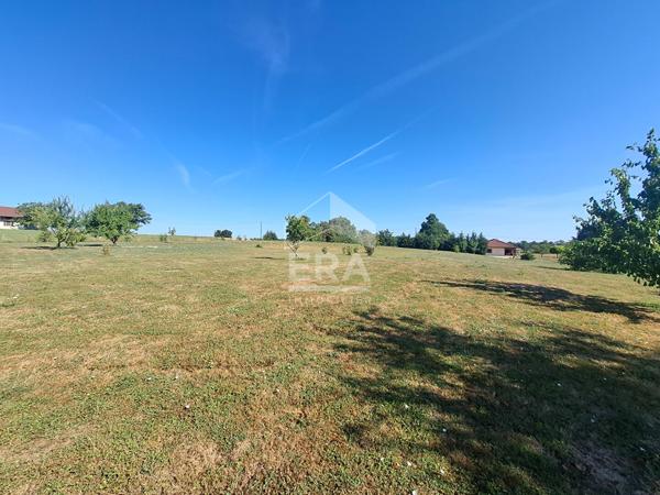 Ferme rénovée sur 1,8ha de terrain clos, dans bel environnement avec dépendances