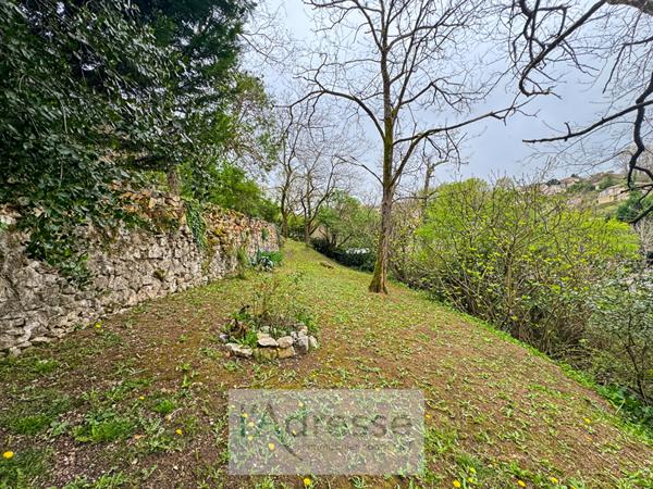 Charmante maison en pierre avec vue sur le village de Puy L'évêque