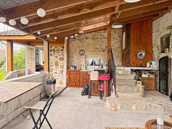 Charmante maison en pierre avec vue sur le village de Puy L'évêque
