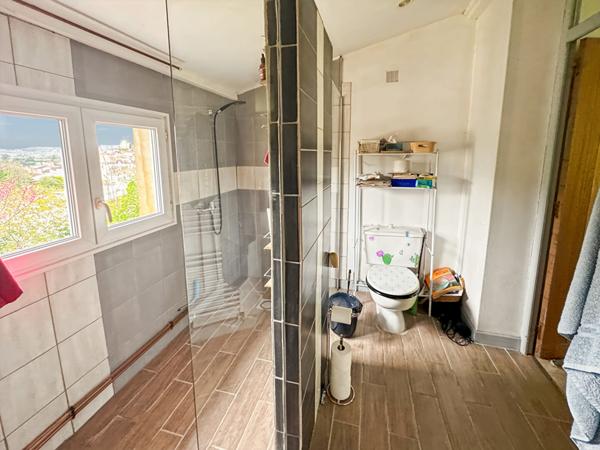 Charmante maison en pierre avec vue sur le village de Puy L'évêque