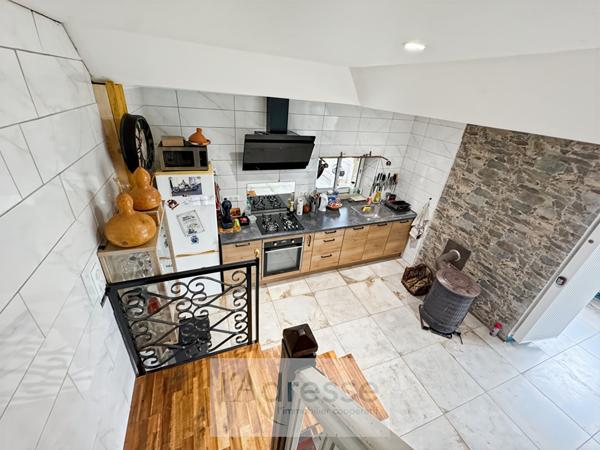 Charmante maison en pierre avec vue sur le village de Puy L'évêque