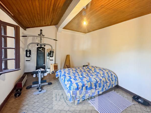 Charmante maison en pierre avec vue sur le village de Puy L'évêque