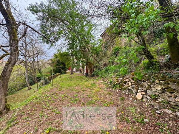 Charmante maison en pierre avec vue sur le village de Puy L'évêque
