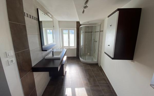 Appartement à louer    3 pièces • 90 m2 Lagarrigue