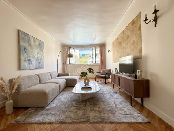 À DEUX PAS DES BUTTES-CHAUMONT: 3 PIÈCES TRAVERSANT DE 64 M²