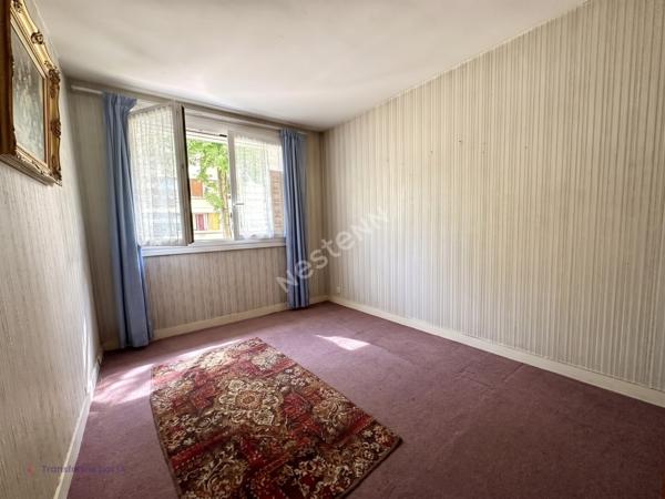 À DEUX PAS DES BUTTES-CHAUMONT: 3 PIÈCES TRAVERSANT DE 64 M²