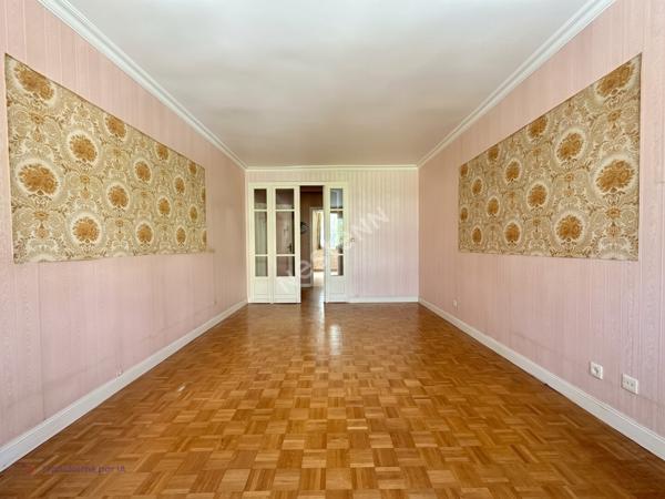 À DEUX PAS DES BUTTES-CHAUMONT: 3 PIÈCES TRAVERSANT DE 64 M²