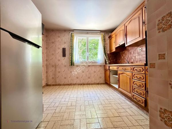 À DEUX PAS DES BUTTES-CHAUMONT: 3 PIÈCES TRAVERSANT DE 64 M²