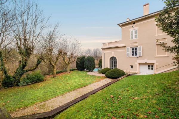 Maison bourgeoise du XIXᵉ siècle – Parc arboré, piscine et orangerie – Charbonnières-les-Bains