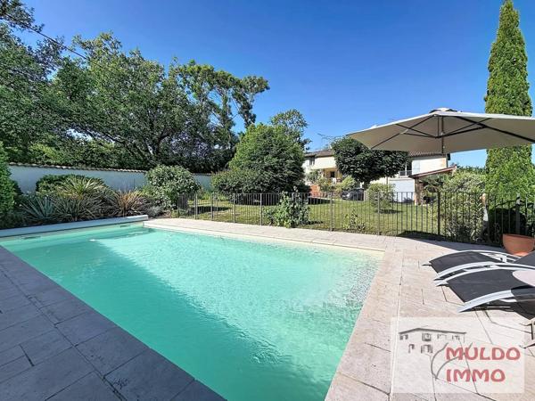 Superbe villa ancienne, entièrement rénovée, sur un terrain clos de 929 m².