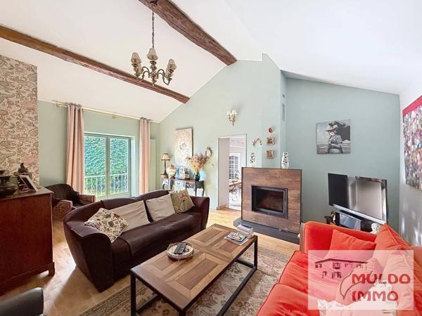Superbe villa ancienne, entièrement rénovée, sur un terrain clos de 929 m².
