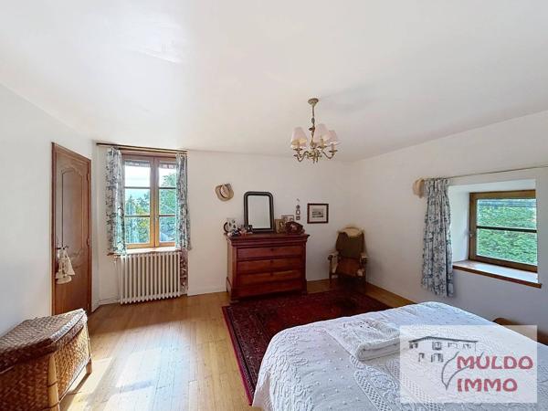 Superbe villa ancienne, entièrement rénovée, sur un terrain clos de 929 m².
