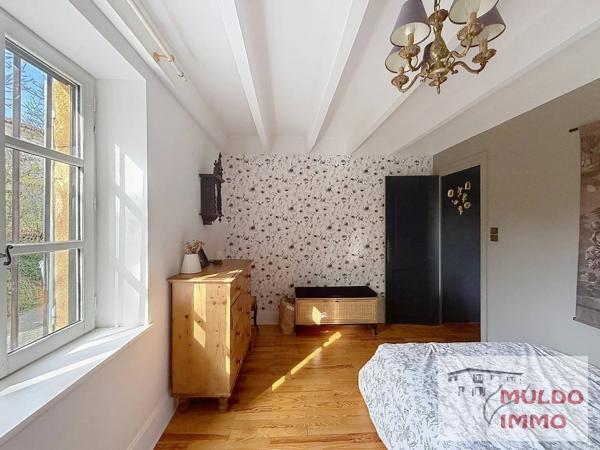 Superbe villa ancienne, entièrement rénovée, sur un terrain clos de 929 m².