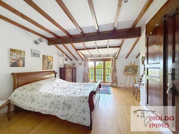 Superbe villa ancienne, entièrement rénovée, sur un terrain clos de 929 m².