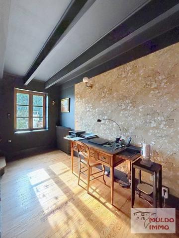 Superbe villa ancienne, entièrement rénovée, sur un terrain clos de 929 m².