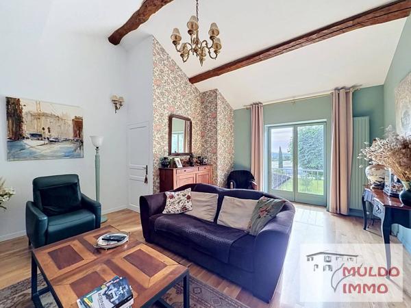 Superbe villa ancienne, entièrement rénovée, sur un terrain clos de 929 m².