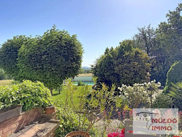 Superbe villa ancienne, entièrement rénovée, sur un terrain clos de 929 m².