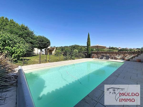 Superbe villa ancienne, entièrement rénovée, sur un terrain clos de 929 m².