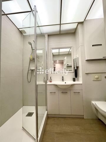Appartement
         2 pièces
        - 35 m² 262 500 € *