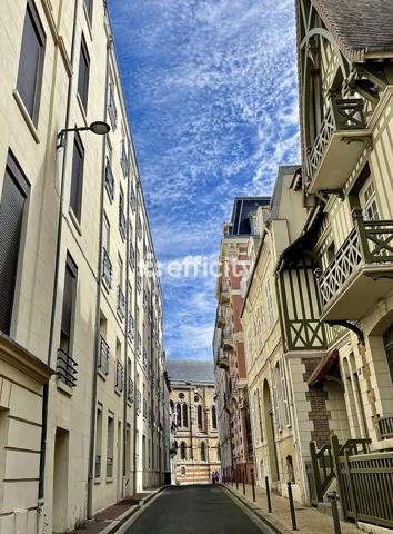 Appartement
         2 pièces
        - 35 m² 262 500 € *
