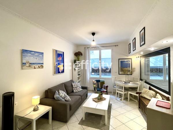 Appartement
         2 pièces
        - 35 m² 262 500 € *