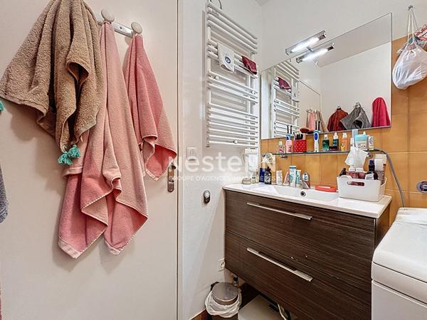 ISSY LES MOULINEAUX - VENDU LOUÉ - QUARTIER LA FERME - Appartement 2 pièces 43,11 m² avec parking cave et balcon