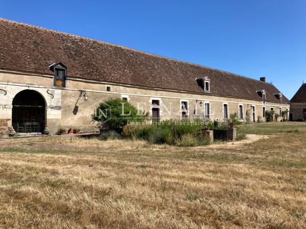 Monumental ensemble castral en Berry, proche d'un sanctuaire renommé