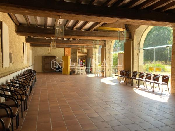 Monumental ensemble castral en Berry, proche d'un sanctuaire renommé