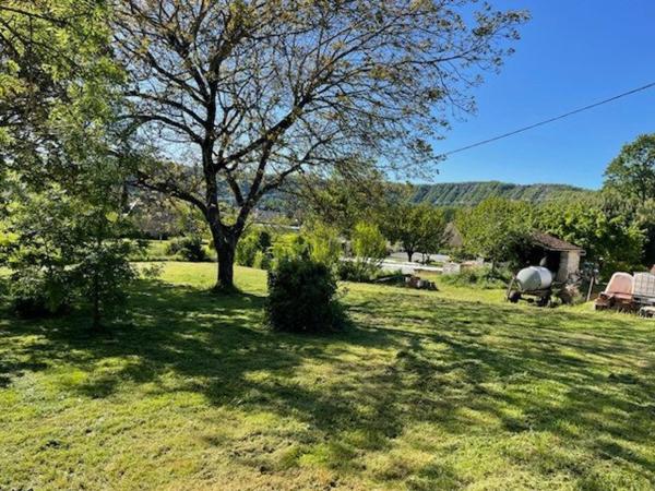 Terrain constructible plat avec vue dégagée