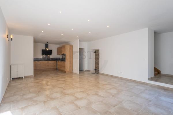 Appartement T4 rénové avec terrasse au cœur de Baix