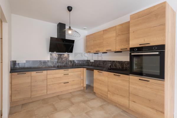 Appartement T4 rénové avec terrasse au cœur de Baix