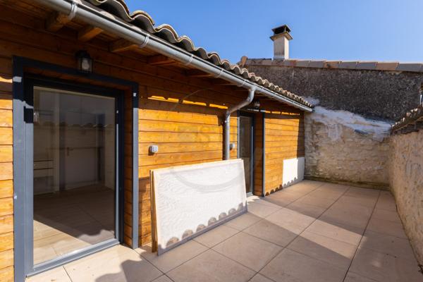 Appartement T4 rénové avec terrasse au cœur de Baix