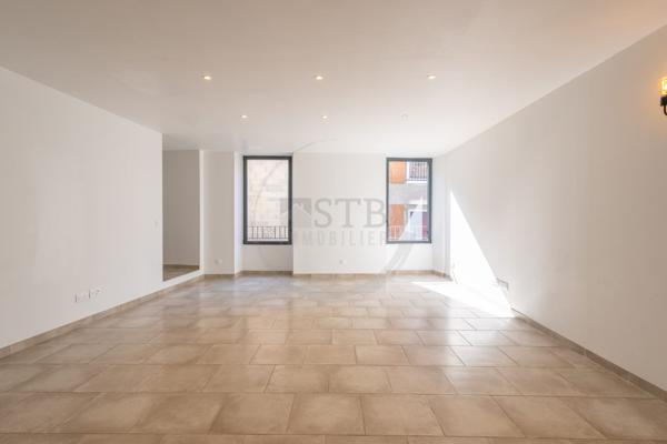 Appartement T4 rénové avec terrasse au cœur de Baix