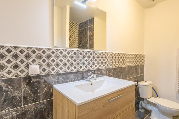 Appartement T4 rénové avec terrasse au cœur de Baix