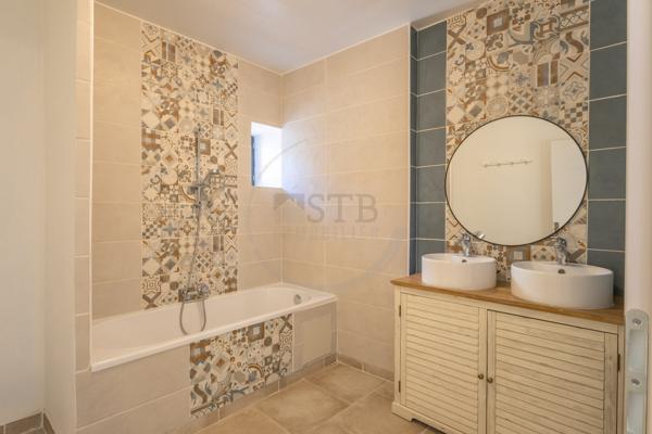 Appartement T4 rénové avec terrasse au cœur de Baix