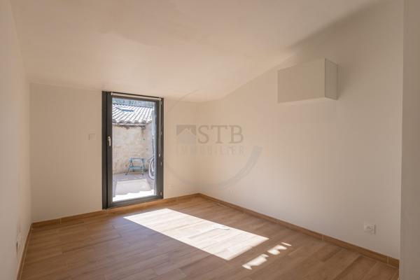 Appartement T4 rénové avec terrasse au cœur de Baix