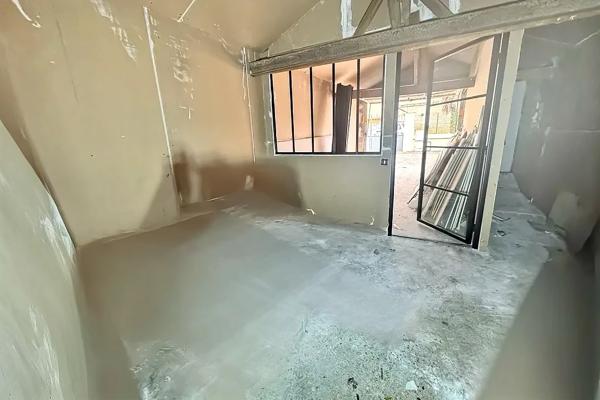 garage à rénover avec 2 pièces , jardin